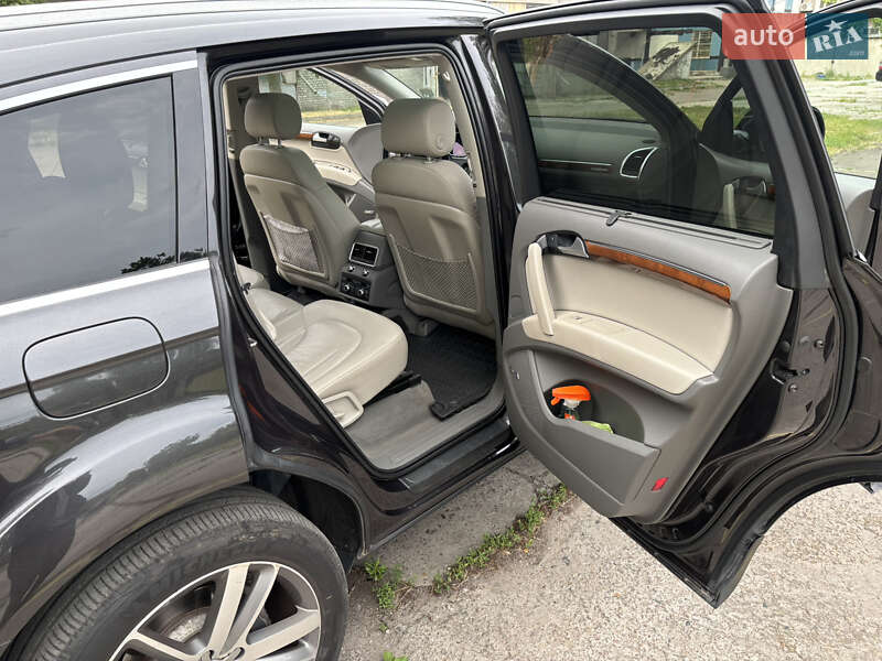 Позашляховик / Кросовер Audi Q7 2014 в Кам'янському