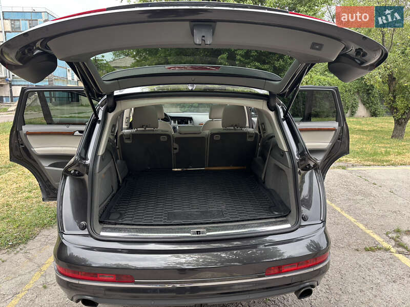 Позашляховик / Кросовер Audi Q7 2014 в Кам'янському