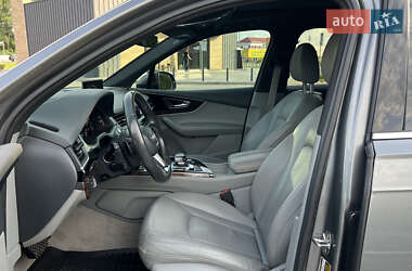 Внедорожник / Кроссовер Audi Q7 2016 в 