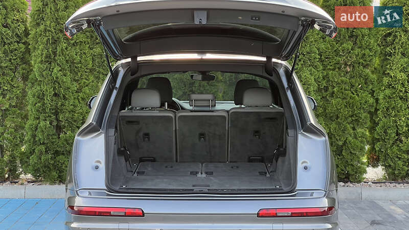 Позашляховик / Кросовер Audi Q7 2016 в Луцьку