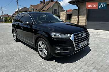 Внедорожник / Кроссовер Audi Q7 2015 в 