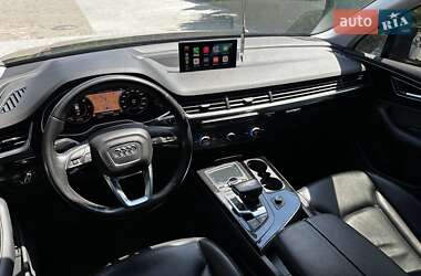 Внедорожник / Кроссовер Audi Q7 2015 в 