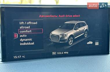 Внедорожник / Кроссовер Audi Q7 2015 в 
