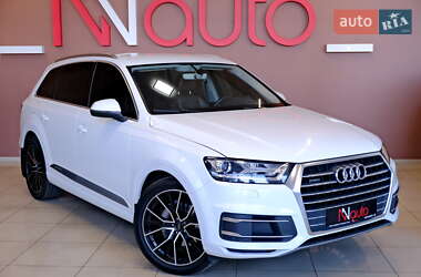 Внедорожник / Кроссовер Audi Q7 2015 в 