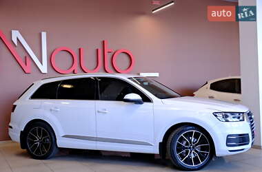 Внедорожник / Кроссовер Audi Q7 2015 в 