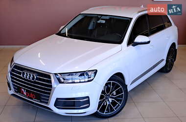Внедорожник / Кроссовер Audi Q7 2015 в 