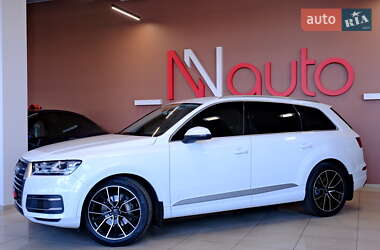 Внедорожник / Кроссовер Audi Q7 2015 в 