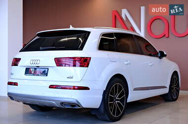 Внедорожник / Кроссовер Audi Q7 2015 в 
