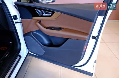 Внедорожник / Кроссовер Audi Q7 2015 в 