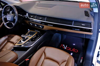 Внедорожник / Кроссовер Audi Q7 2015 в 