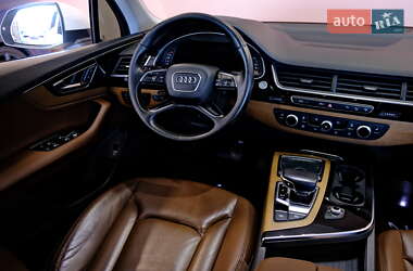 Внедорожник / Кроссовер Audi Q7 2015 в 