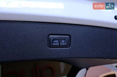Внедорожник / Кроссовер Audi Q7 2015 в 