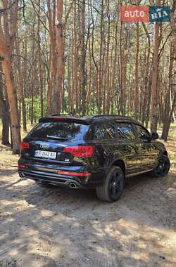 Позашляховик / Кросовер Audi Q7 2013 в 