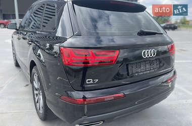 Позашляховик / Кросовер Audi Q7 2019 в 