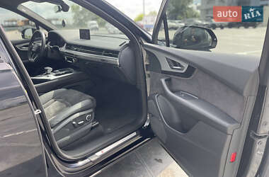 Позашляховик / Кросовер Audi Q7 2019 в 