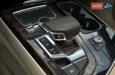 Позашляховик / Кросовер Audi Q7 2016 в 