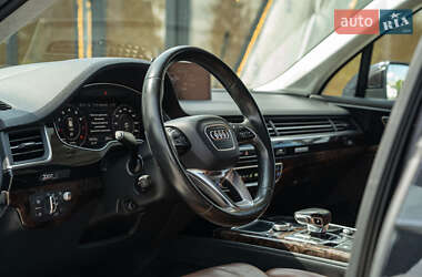 Внедорожник / Кроссовер Audi Q7 2016 в 