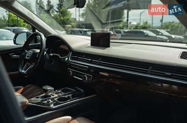 Внедорожник / Кроссовер Audi Q7 2016 в 
