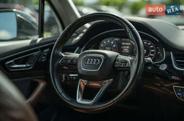 Внедорожник / Кроссовер Audi Q7 2016 в 