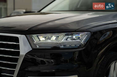 Внедорожник / Кроссовер Audi Q7 2016 в 