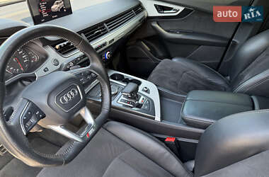 Внедорожник / Кроссовер Audi Q7 2016 в 