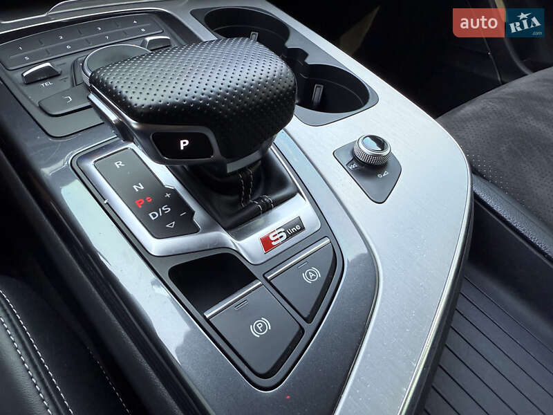 Позашляховик / Кросовер Audi Q7 2016 в Дніпрі