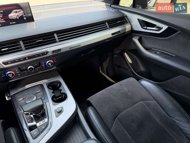 Позашляховик / Кросовер Audi Q7 2016 в Дніпрі
