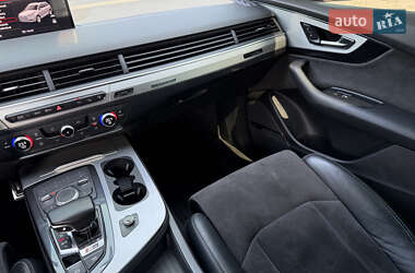 Внедорожник / Кроссовер Audi Q7 2016 в 
