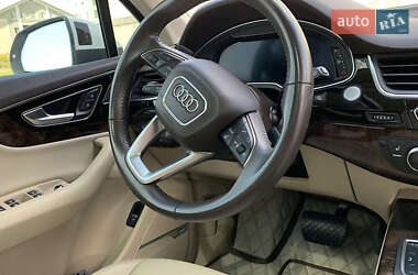 Позашляховик / Кросовер Audi Q7 2017 в 