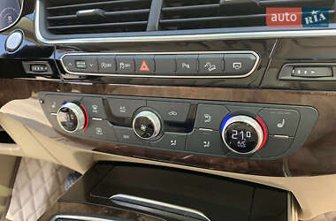 Позашляховик / Кросовер Audi Q7 2017 в 