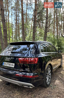 Внедорожник / Кроссовер Audi Q7 2017 в 