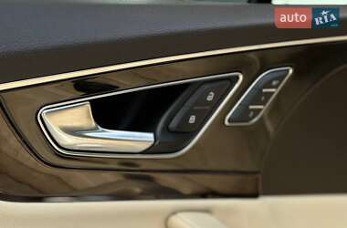 Позашляховик / Кросовер Audi Q7 2018 в 