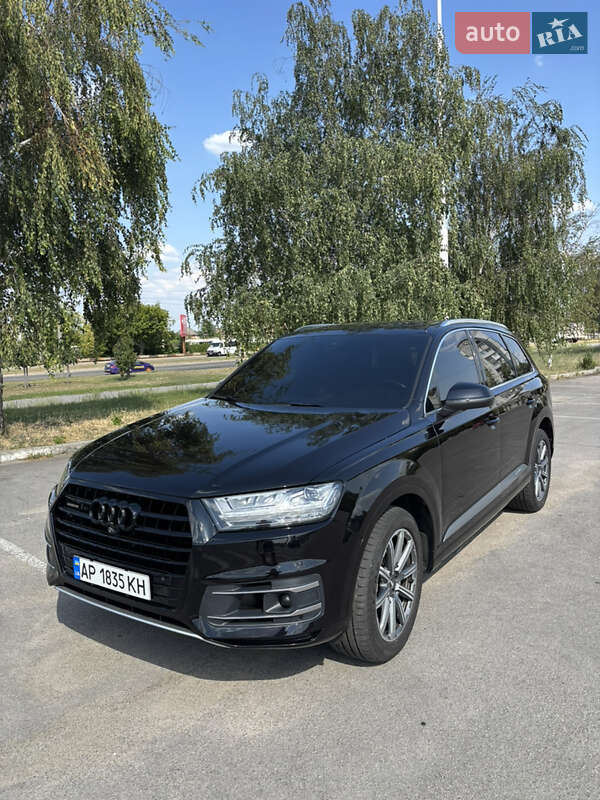 Позашляховик / Кросовер Audi Q7 2018 в 