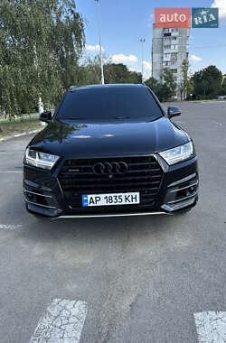 Позашляховик / Кросовер Audi Q7 2018 в 