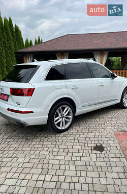 Позашляховик / Кросовер Audi Q7 2017 в 