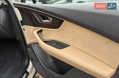 Позашляховик / Кросовер Audi Q7 2021 в 