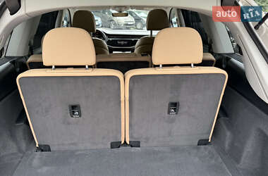 Позашляховик / Кросовер Audi Q7 2021 в 