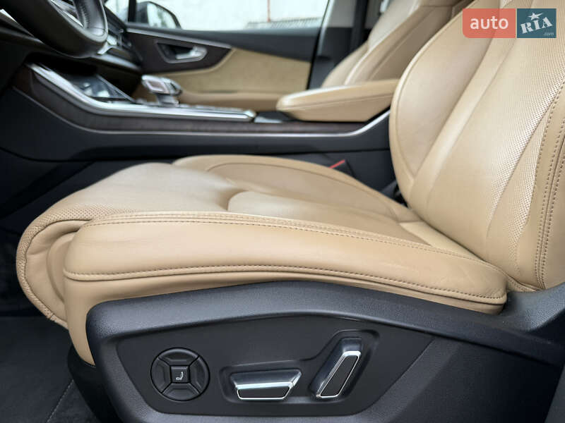 Внедорожник / Кроссовер Audi Q7 2021 в Ровно