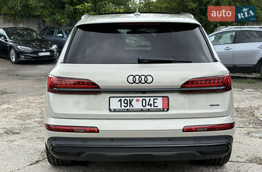 Позашляховик / Кросовер Audi Q7 2021 в 