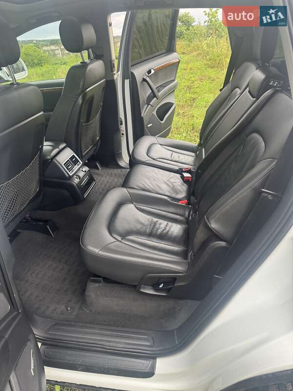 Позашляховик / Кросовер Audi Q7 2015 в Чернівцях