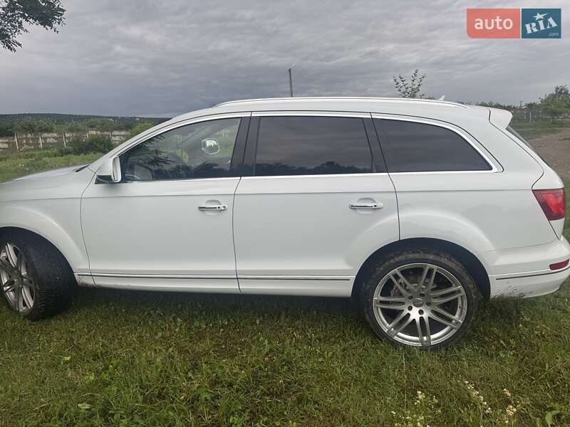 Позашляховик / Кросовер Audi Q7 2015 в Чернівцях