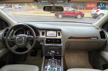 Внедорожник / Кроссовер Audi Q7 2011 в 
