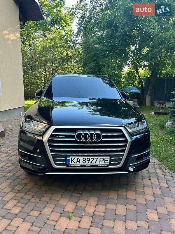 Позашляховик / Кросовер Audi Q7 2017 в 