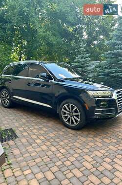 Позашляховик / Кросовер Audi Q7 2017 в 