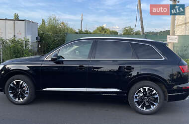 Внедорожник / Кроссовер Audi Q7 2016 в 