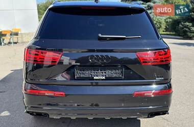 Позашляховик / Кросовер Audi Q7 2016 в 