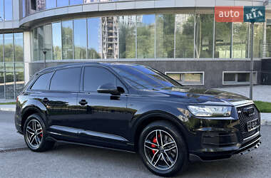 Позашляховик / Кросовер Audi Q7 2016 в 