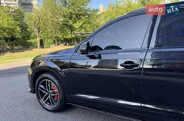 Позашляховик / Кросовер Audi Q7 2016 в 