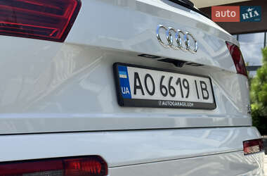 Позашляховик / Кросовер Audi Q7 2017 в 