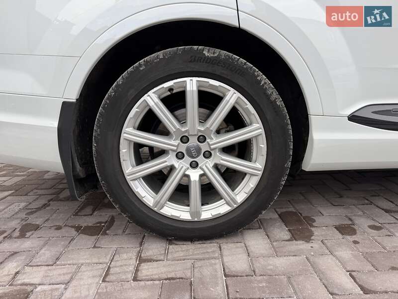 Позашляховик / Кросовер Audi Q7 2016 в Новій Ушиці